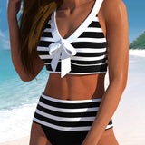 Hochtaillierter gestreifter Bikini