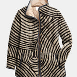 Inaya | Retro Handgezeichnetes Kreisdesign Steppjacke