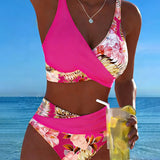Bikini mit auffälligem Blumenmuster und seitlichem Schlitz