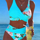 Bikini mit auffälligem Blumenmuster und seitlichem Schlitz