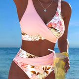 Bikini mit auffälligem Blumenmuster und seitlichem Schlitz