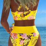Bikini mit auffälligem Blumenmuster und seitlichem Schlitz