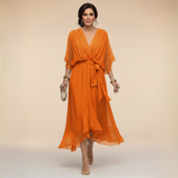 Fließendes Midikleid mit V-Ausschnitt