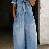 MILA | V-Ausschnitt Denim-Jumpsuit