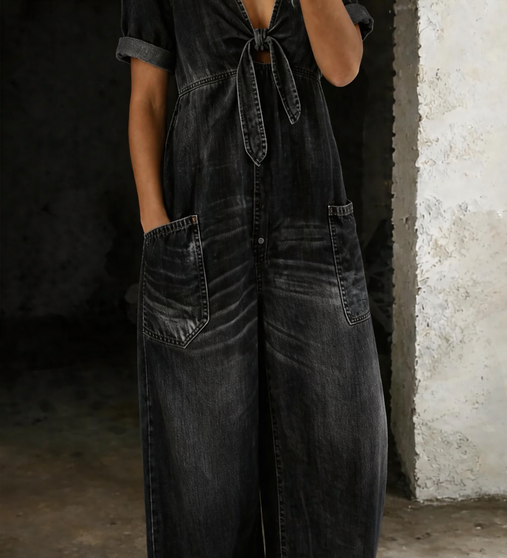 MILA | V-Ausschnitt Denim-Jumpsuit