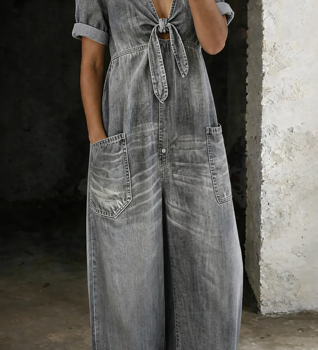 MILA | V-Ausschnitt Denim-Jumpsuit