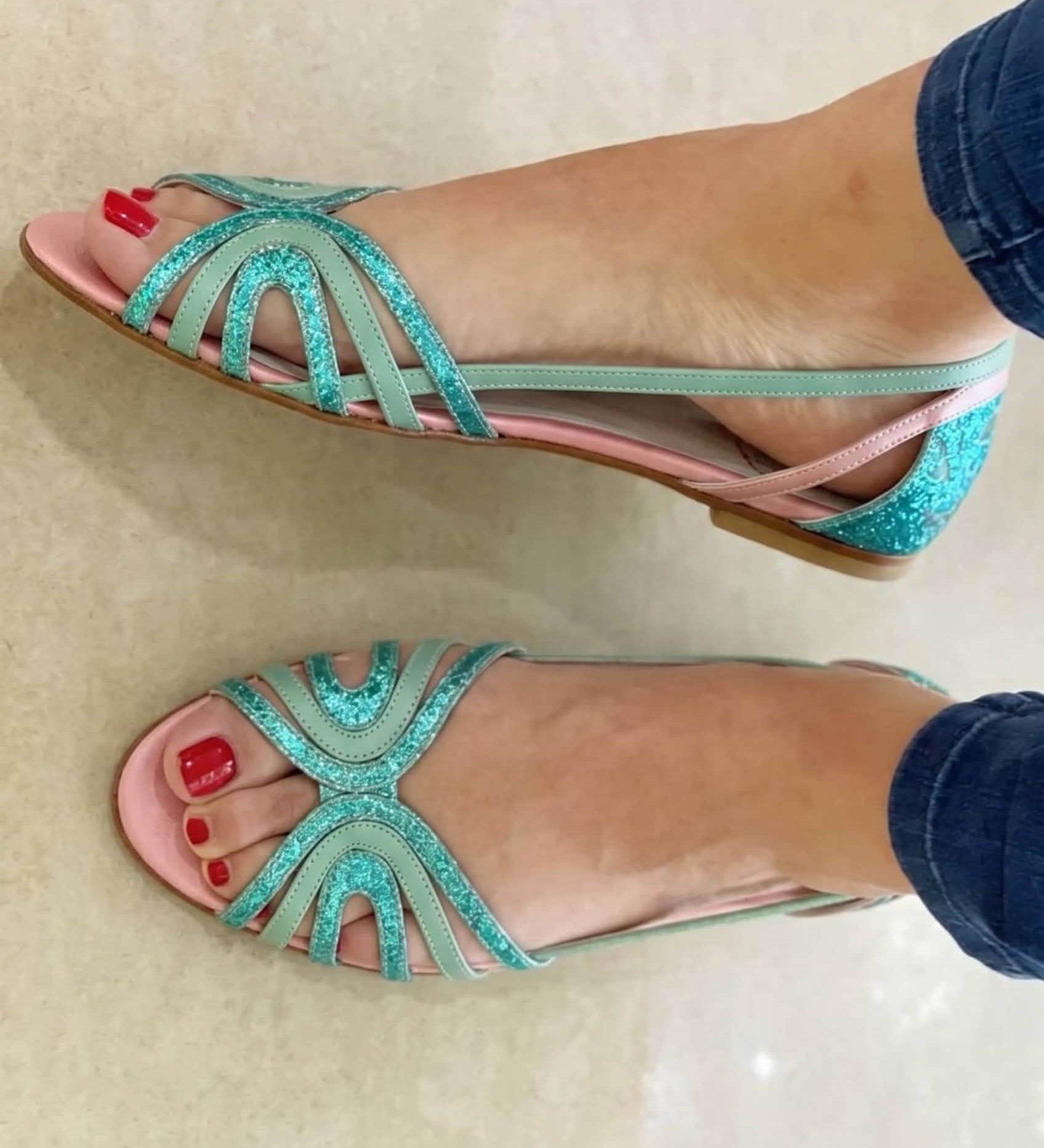 Eleonora | Goldene Sandalen Sommerlicht