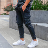 Schwarze Cargo-Hose
