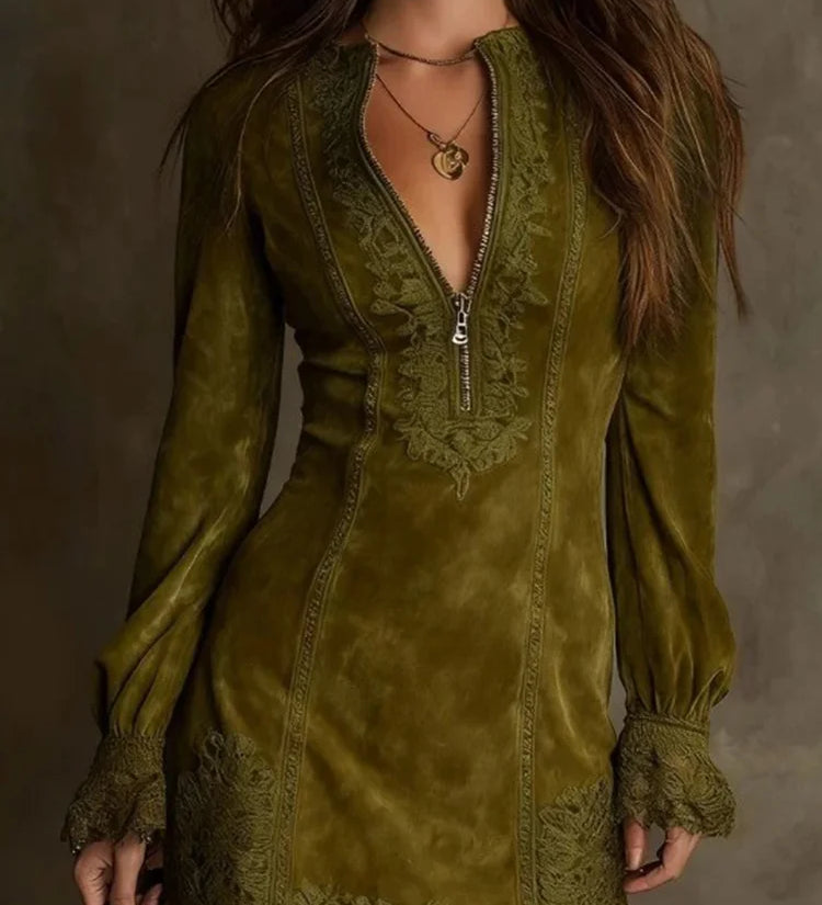 Gina™ – Kurzes Kleid aus Wildleder mit Spitze – Feminin & Saffiniert