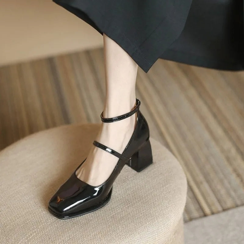 Leah | Elegante Knöchelriemen-Pumps