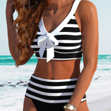Hochtaillierter gestreifter Bikini